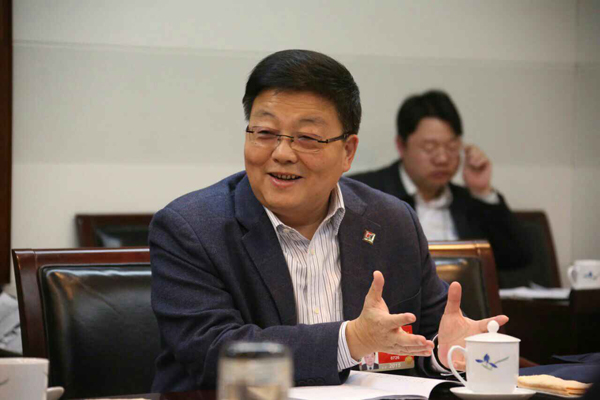 肖伟接受《人民日报》采访：进一步改进药品集中采购管理机制